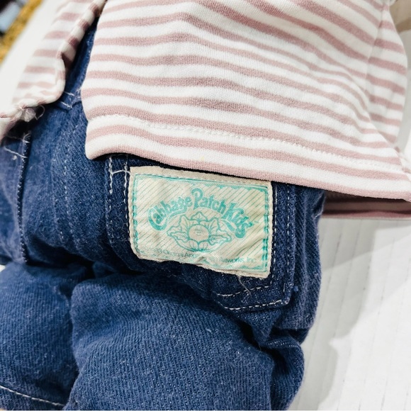 Vintage 1985 Cabbage Patch Kids Doll Boy Curly Hair Blue Eyes Jeans Outfit - Picture 5 of 6